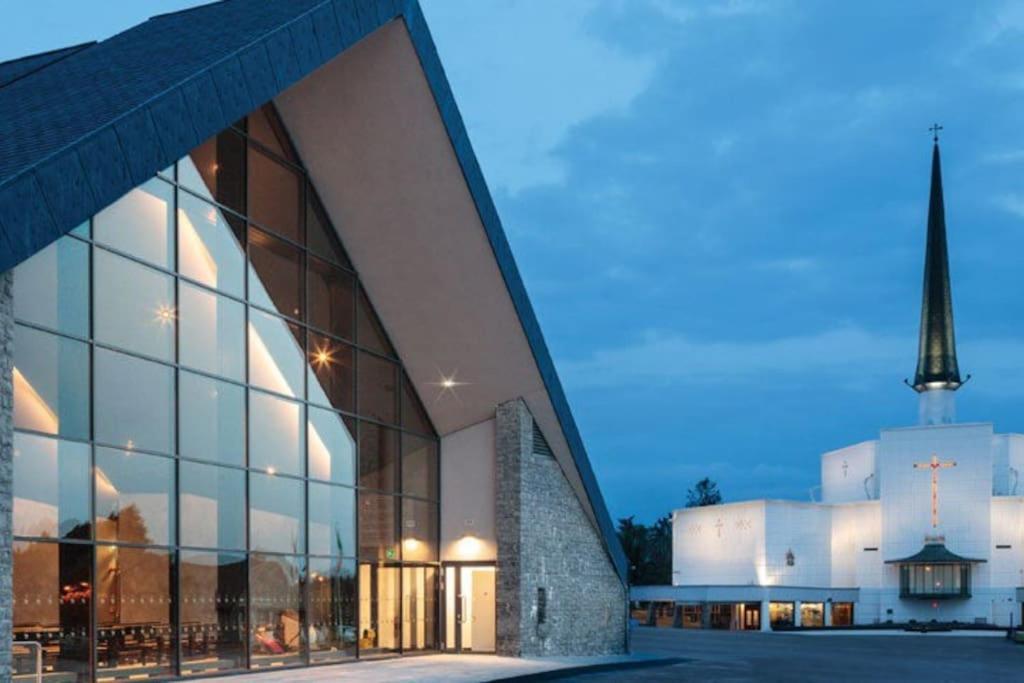 Elegant Rooms And Suites In Knock Knock  Exterior photo