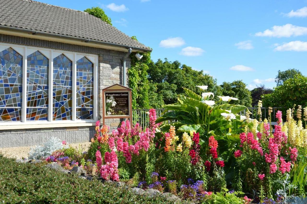 Elegant Rooms And Suites In Knock Knock  Exterior photo